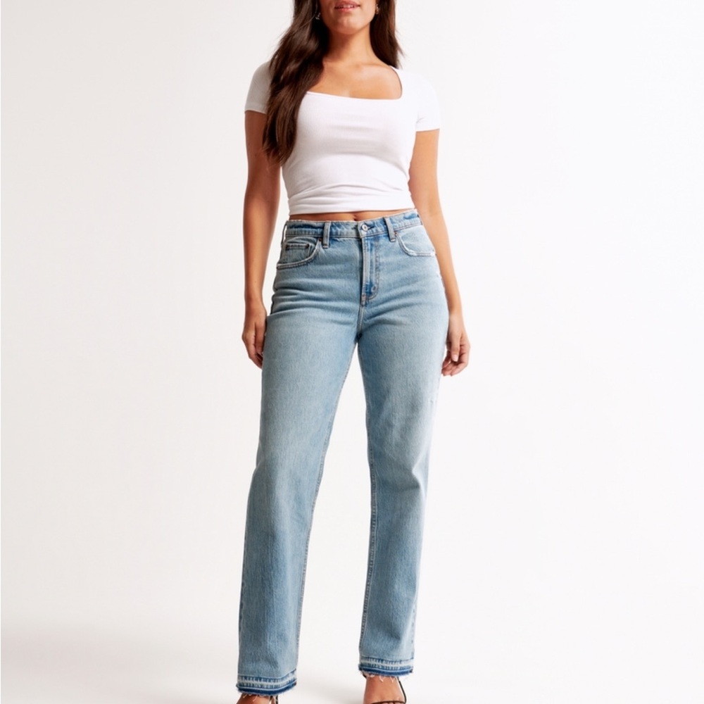 Abercrombie & Fitch Curve Love Mid Rise 90s Straight Jean